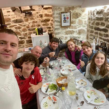 Restaurant & Guest House Semani Μπεράτ Εξωτερικό φωτογραφία