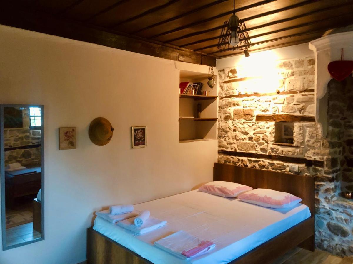 Restaurant & Guest House Semani Μπεράτ Εξωτερικό φωτογραφία