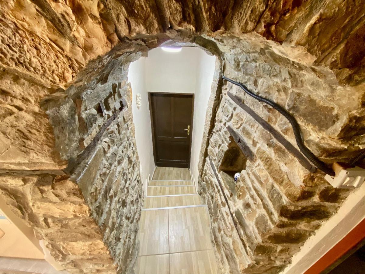 Restaurant & Guest House Semani Μπεράτ Εξωτερικό φωτογραφία