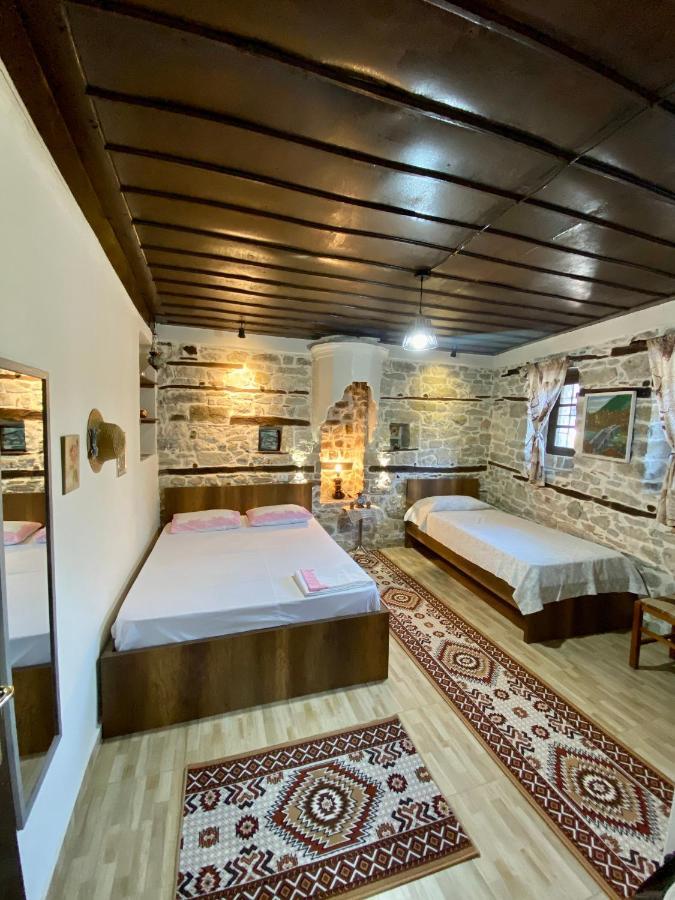Restaurant & Guest House Semani Μπεράτ Εξωτερικό φωτογραφία