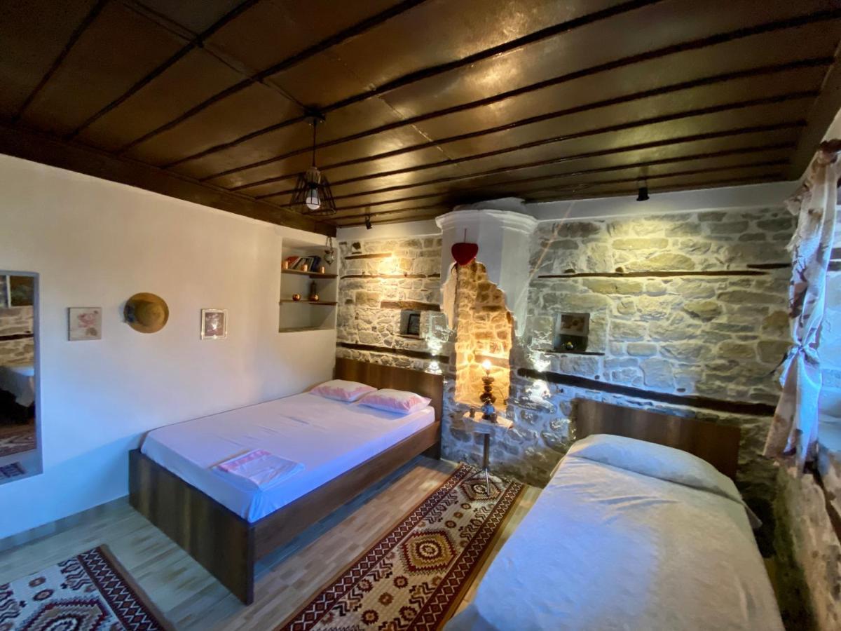 Restaurant & Guest House Semani Μπεράτ Εξωτερικό φωτογραφία