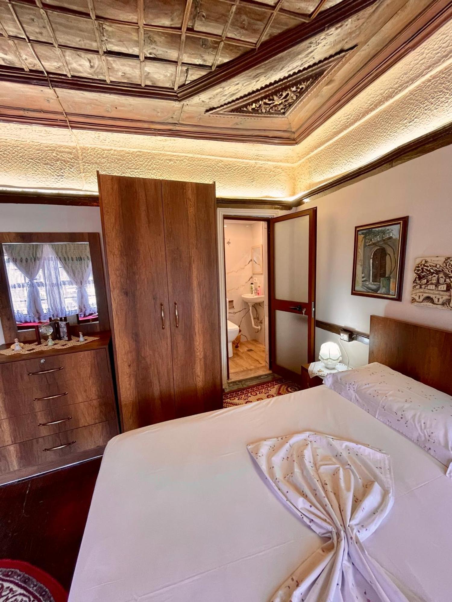 Restaurant & Guest House Semani Μπεράτ Εξωτερικό φωτογραφία