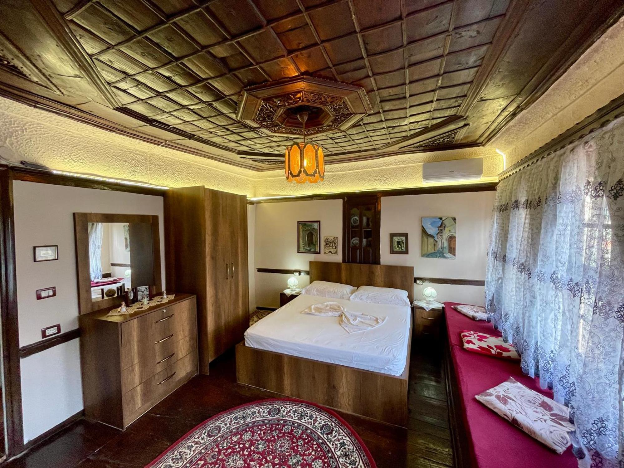 Restaurant & Guest House Semani Μπεράτ Εξωτερικό φωτογραφία