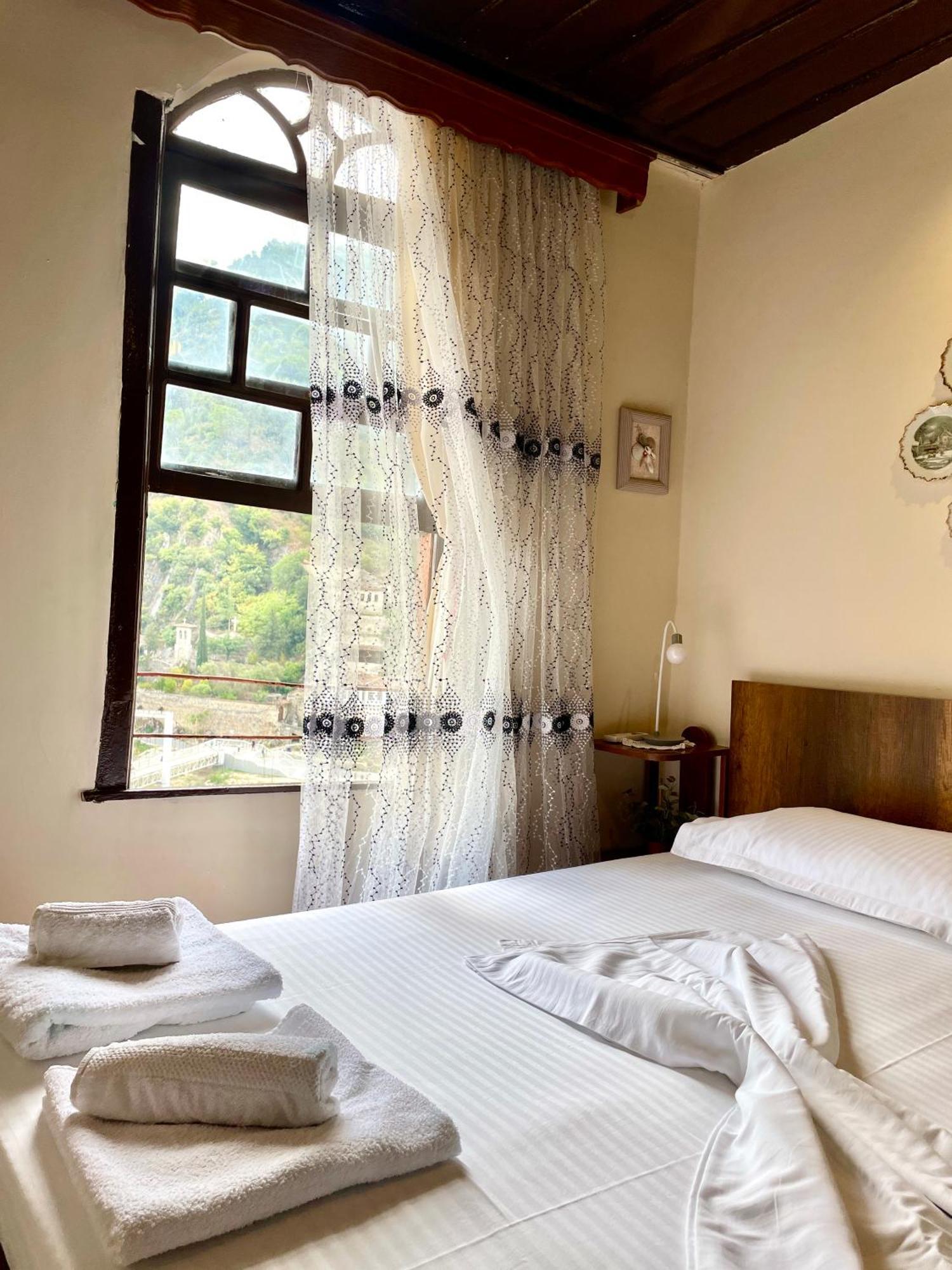 Restaurant & Guest House Semani Μπεράτ Εξωτερικό φωτογραφία