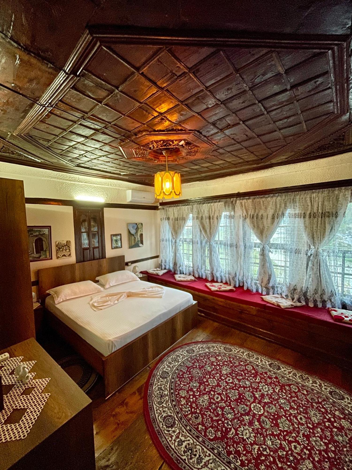 Restaurant & Guest House Semani Μπεράτ Εξωτερικό φωτογραφία