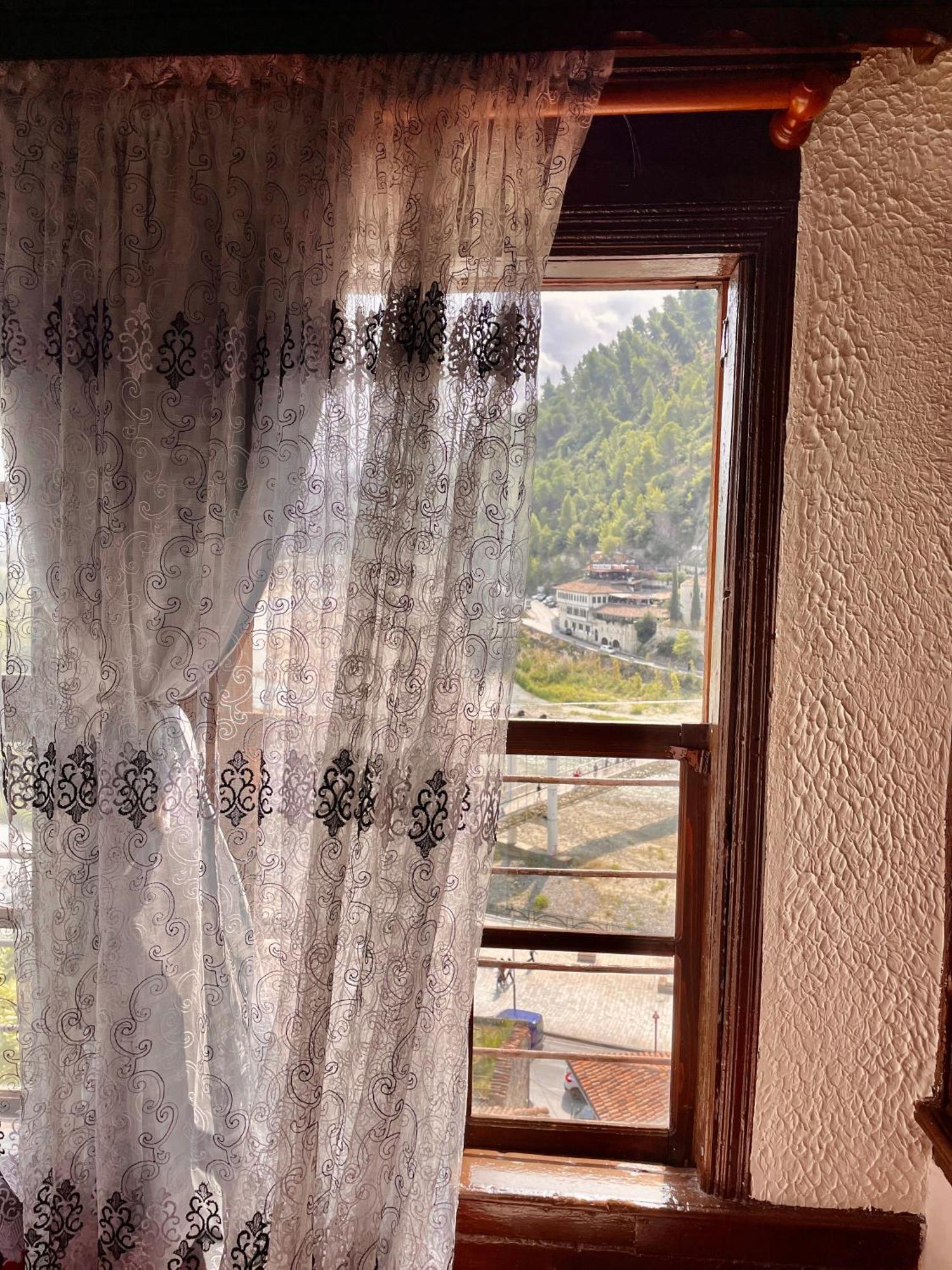 Restaurant & Guest House Semani Μπεράτ Εξωτερικό φωτογραφία