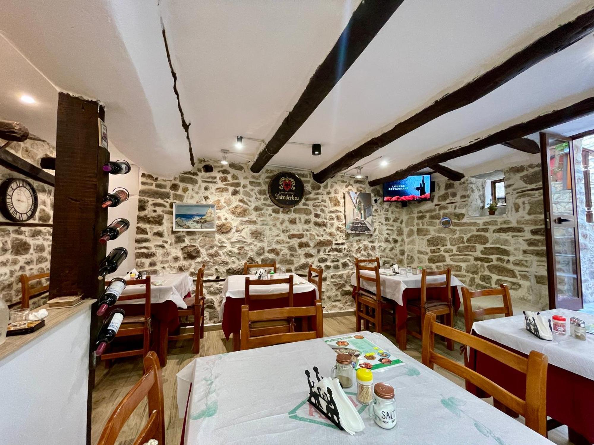 Restaurant & Guest House Semani Μπεράτ Εξωτερικό φωτογραφία