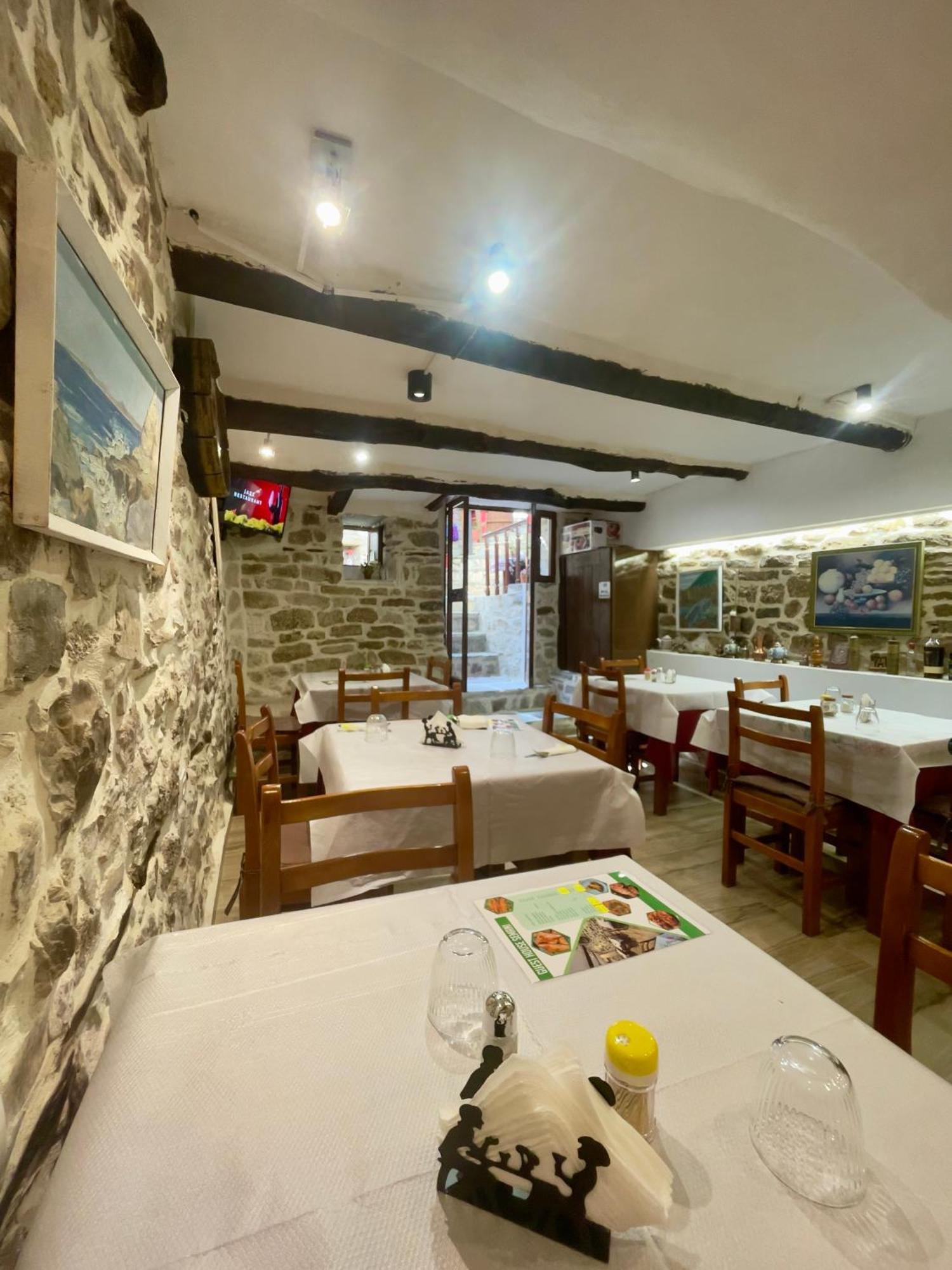 Restaurant & Guest House Semani Μπεράτ Εξωτερικό φωτογραφία