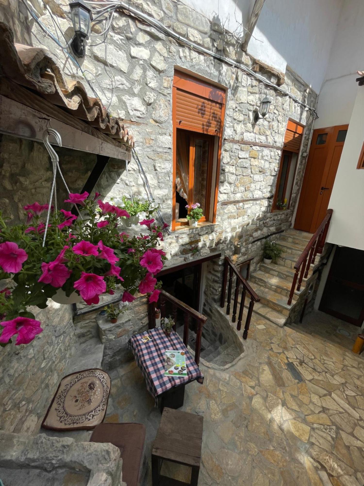 Restaurant & Guest House Semani Μπεράτ Εξωτερικό φωτογραφία