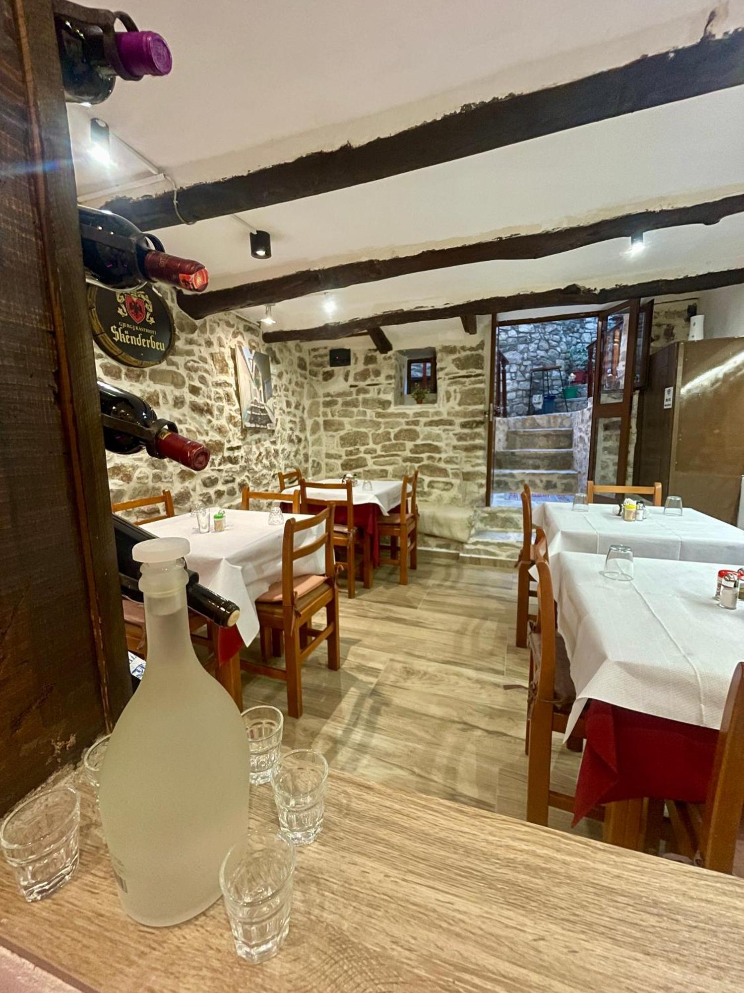 Restaurant & Guest House Semani Μπεράτ Εξωτερικό φωτογραφία