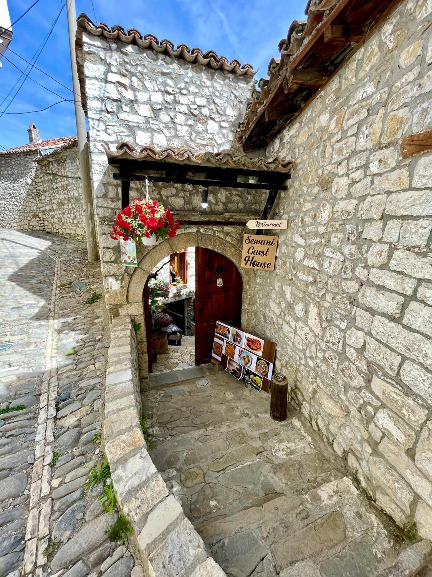 Restaurant & Guest House Semani Μπεράτ Εξωτερικό φωτογραφία