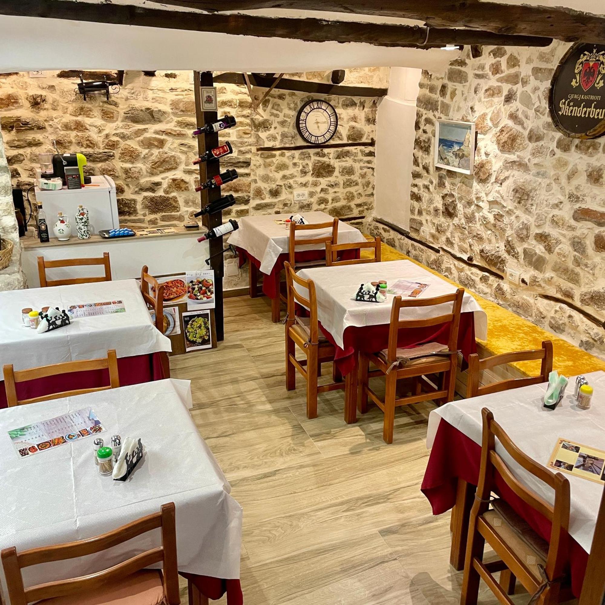 Restaurant & Guest House Semani Μπεράτ Εξωτερικό φωτογραφία