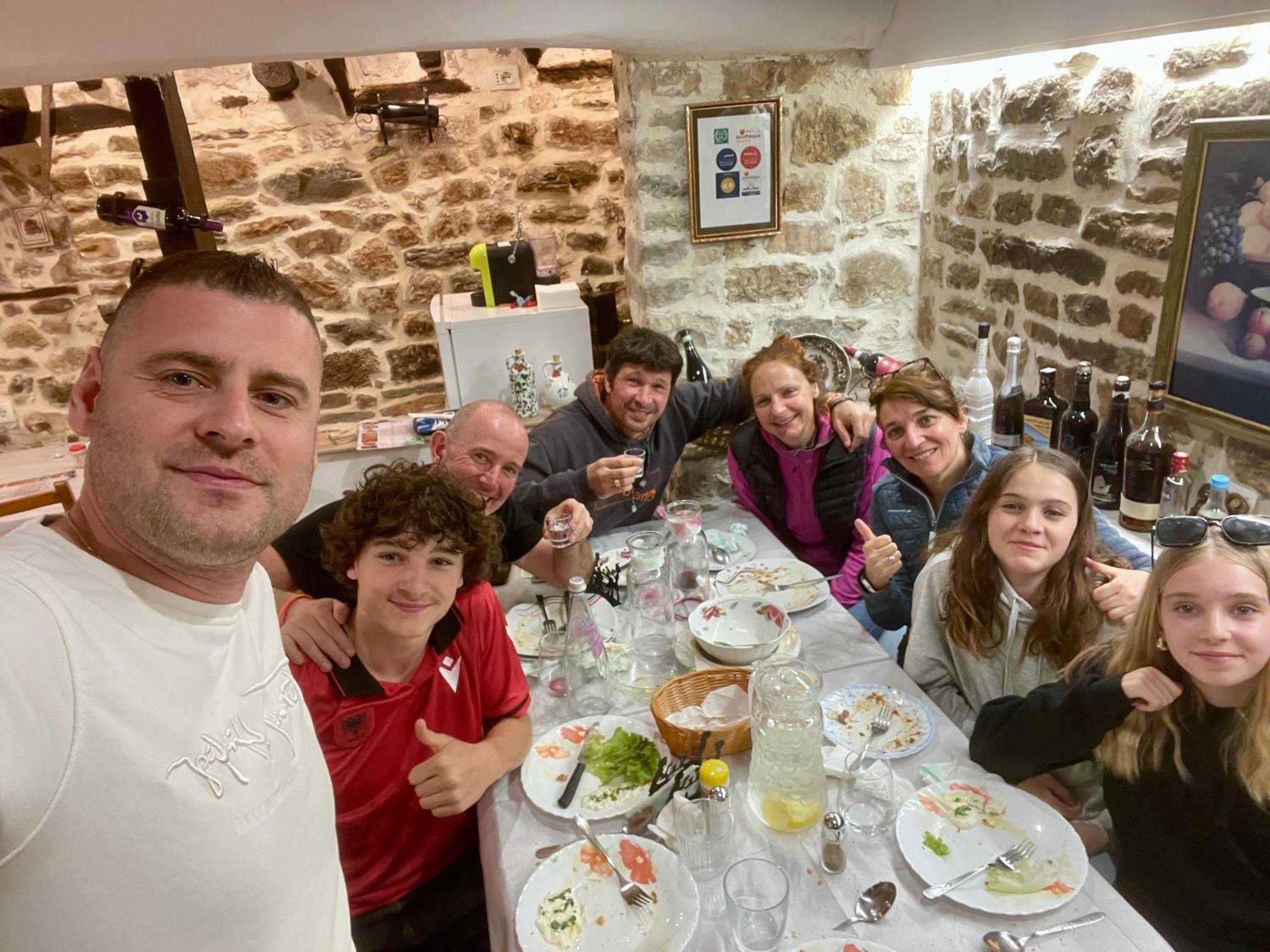 Restaurant & Guest House Semani Μπεράτ Εξωτερικό φωτογραφία
