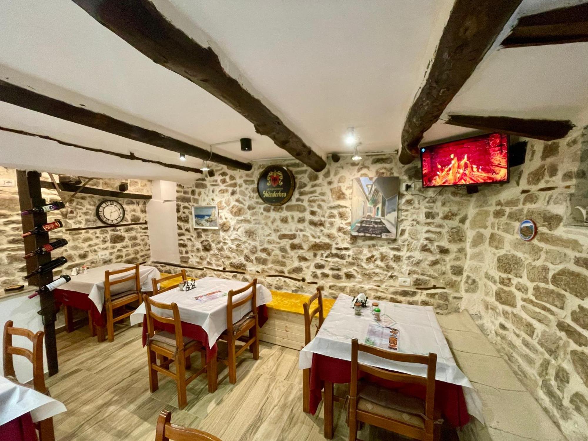 Restaurant & Guest House Semani Μπεράτ Εξωτερικό φωτογραφία