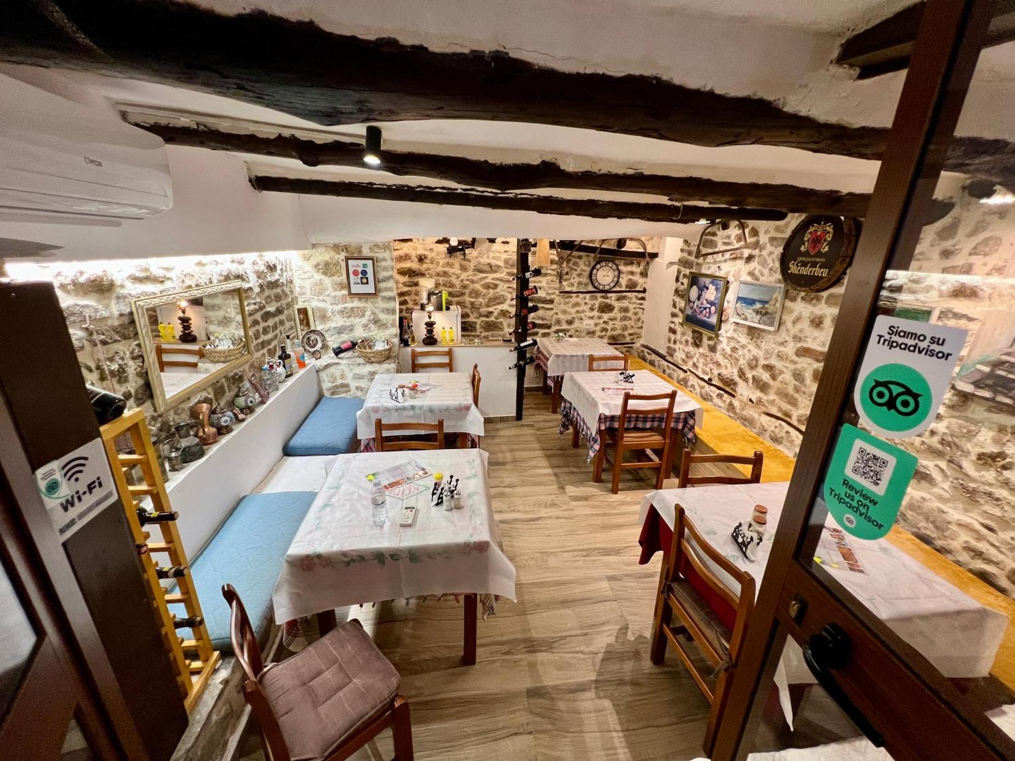 Restaurant & Guest House Semani Μπεράτ Εξωτερικό φωτογραφία